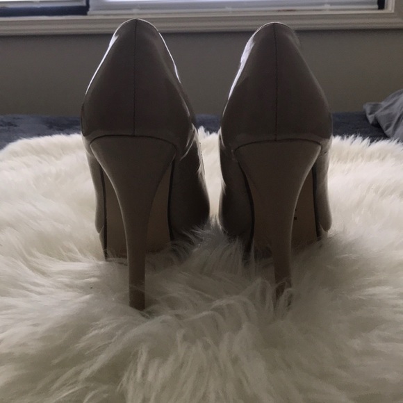 💗5/$25 Nude Platform Pumps - Picture 5 of 8